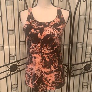 Athletic workout top with cross-cross back design